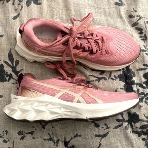 ASICS Novablast 2. Size 6. Rose gold with gold accents.